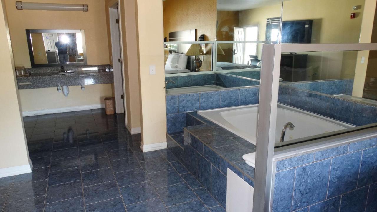 Motel 6 Houston, Tx - Willowbrook Mall Bagian luar foto