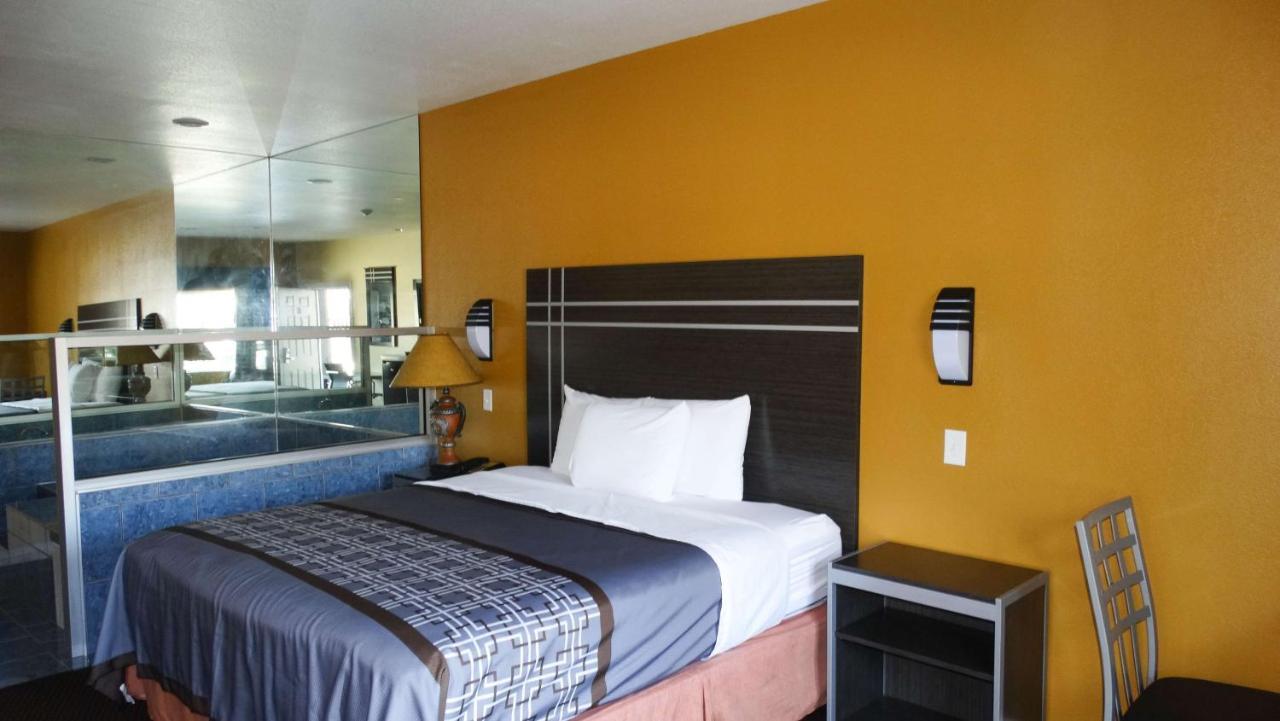 Motel 6 Houston, Tx - Willowbrook Mall Bagian luar foto