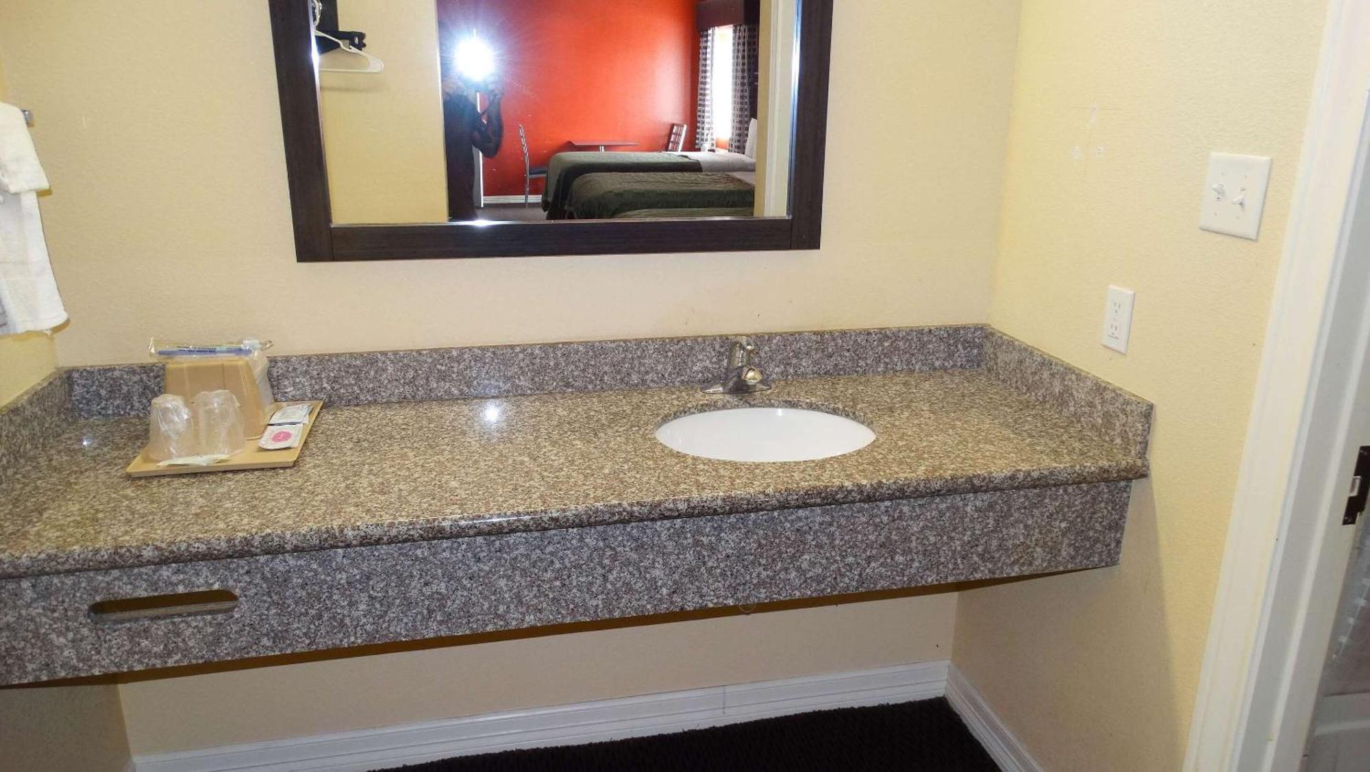 Motel 6 Houston, Tx - Willowbrook Mall Bagian luar foto